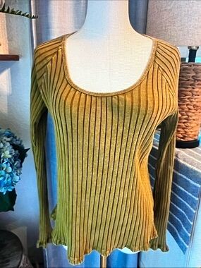 Knox Rose Ribbed Scoop-Neck Long Sleeve Top in Mustard